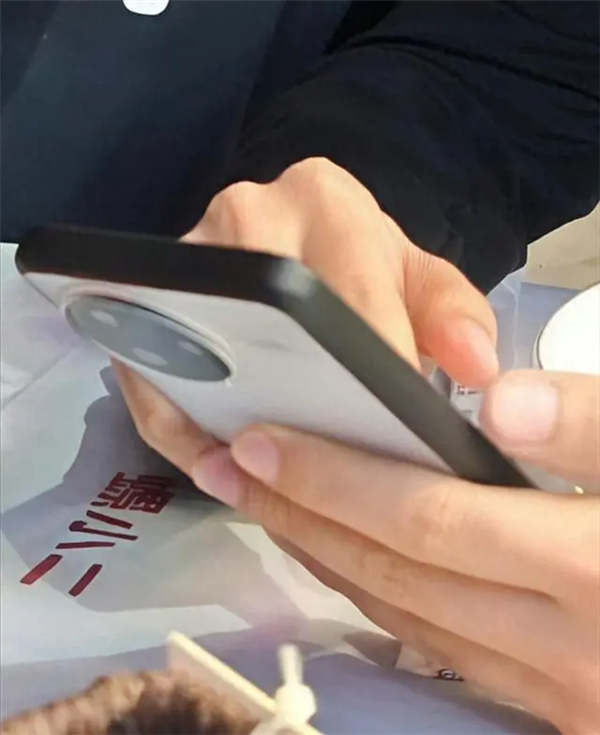 Redmi K80今天官宣：華星供應全新一代2K直屏