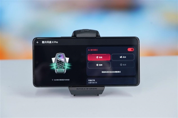 行業(yè)首發(fā)185Hz高刷新率！ROG游戲手機9 Pro圖賞