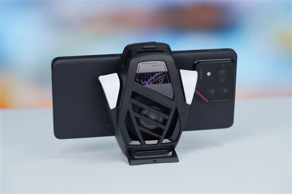 行業(yè)首發(fā)185Hz高刷新率！ROG游戲手機9 Pro圖賞