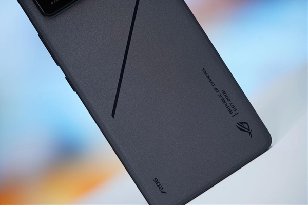 行業(yè)首發(fā)185Hz高刷新率！ROG游戲手機9 Pro圖賞