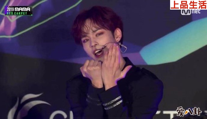 unine姚明明韓國(guó)MAMA舞臺(tái)照