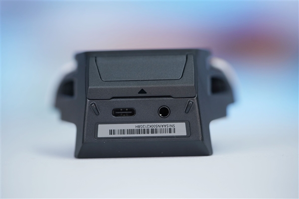 行業(yè)首發(fā)185Hz高刷新率！ROG游戲手機9 Pro圖賞