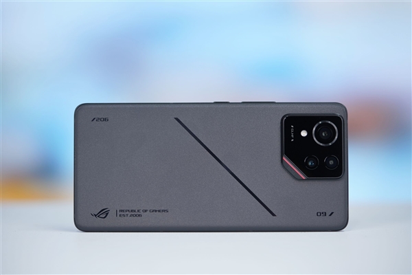 行業(yè)首發(fā)185Hz高刷新率！ROG游戲手機9 Pro圖賞