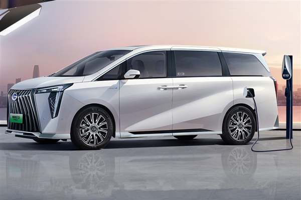 王石田樸珺喜提傳祺新能源E9超級快充版：001號車主