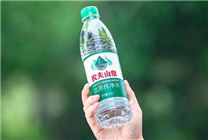 員工稱胖東來不賣農(nóng)夫山泉綠瓶水 鐘睒睒：長期喝一定有問題