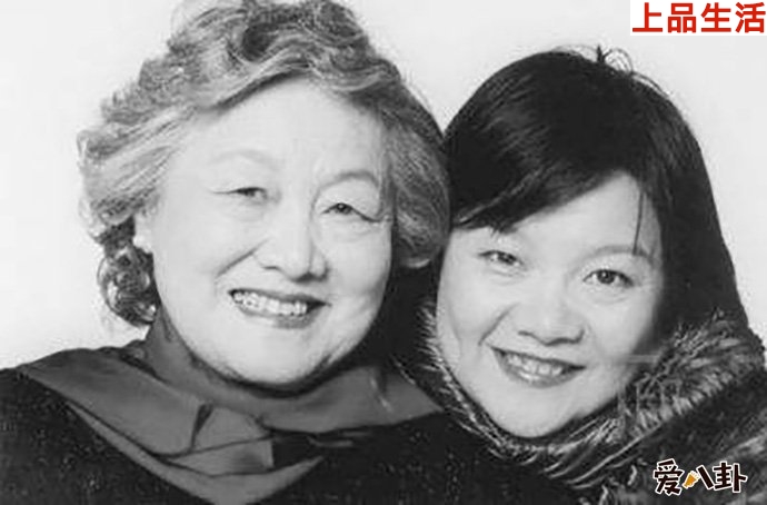 洪晃的父親是誰