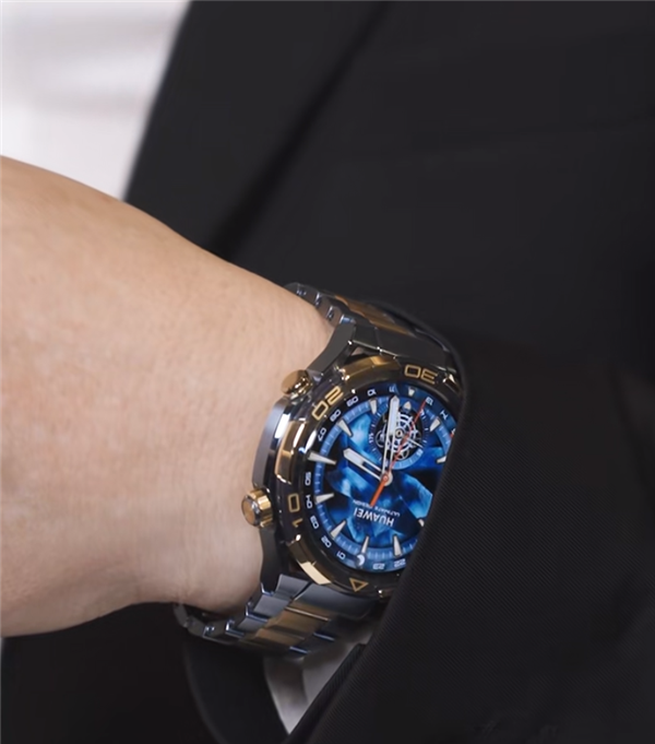 華為高端奢華表新里程碑！余承東首曝華為首款藍寶石黃金智能腕表