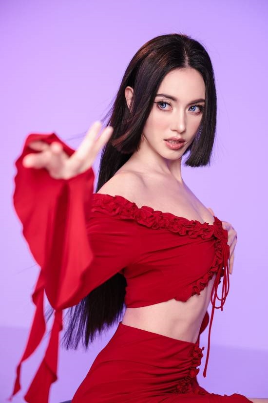 泰國女神COS《海賊王》女帝：實在是太美了