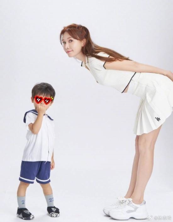 50歲林志玲曬新照引圍觀 與兒子慶生畫面有愛(ài)：網(wǎng)友感慨少女感滿滿