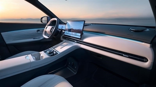 9.98萬的吉利星艦7 EM-i上市 五款配置怎么選：無腦沖高配！