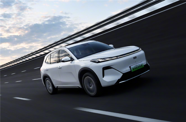 9.98萬的吉利星艦7 EM-i上市 五款配置怎么選：無腦沖高配！