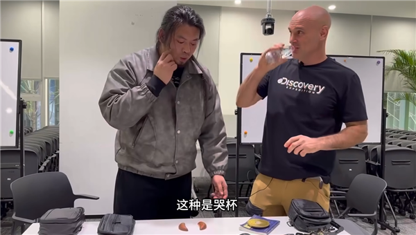 手工耿給德爺制作了一條荒野求生腰帶 網(wǎng)友：奔著倒斗去的