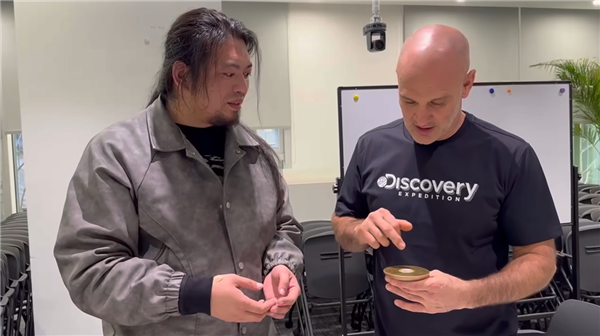 手工耿給德爺制作了一條荒野求生腰帶 網(wǎng)友：奔著倒斗去的