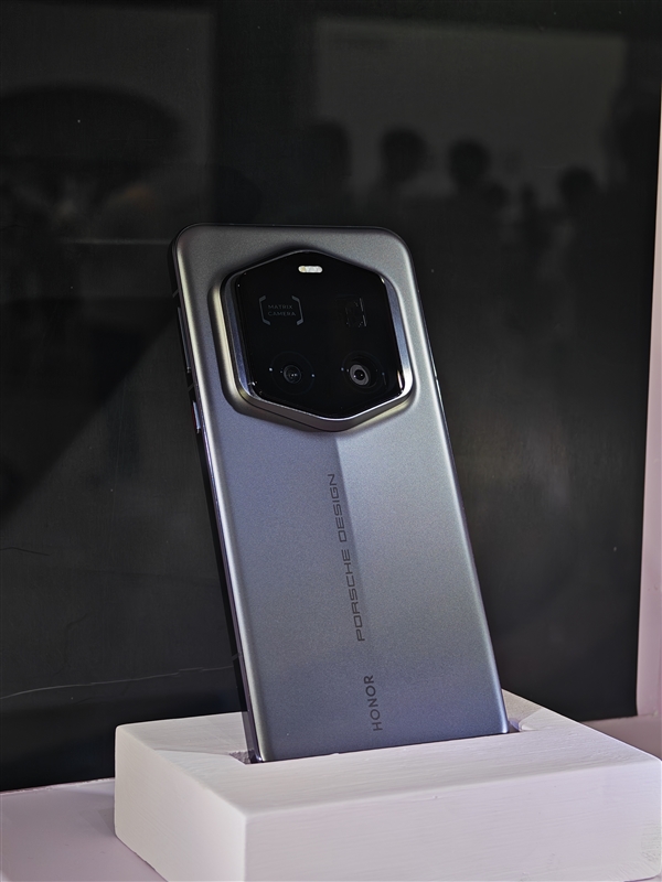 華為Mate 70 RS對手！榮耀Magic7 RSR 保時捷設(shè)計本月發(fā)：真機圖來了