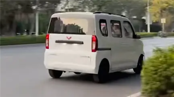 中國人自己的K-car！全新五菱之光EV亮相街頭：預(yù)計明年上市開售