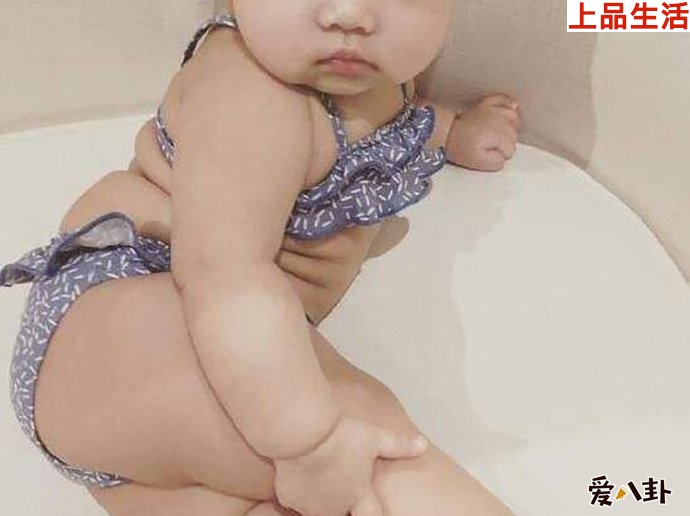 關(guān)穎女兒穿比基尼照片