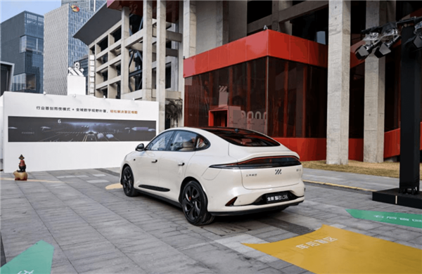 智己發(fā)起行業(yè)首個“破爛”藝術(shù)展：展示碰撞測試臺車、高危事故安全案例