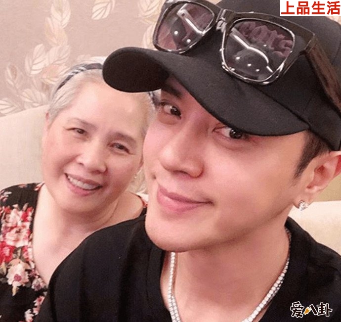 羅志祥曬搞怪合照