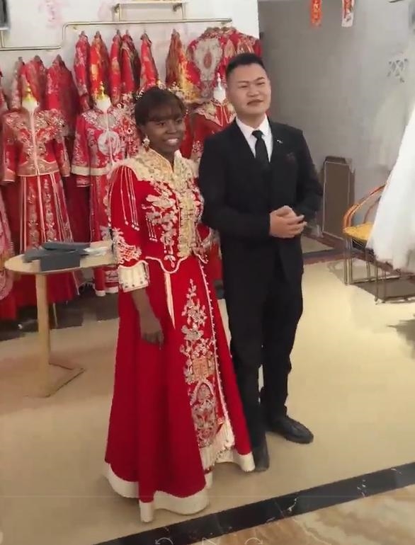 90后廣西小伙娶非洲媳婦引網(wǎng)友熱議：不要彩禮不用有車有房 純靠愛情 