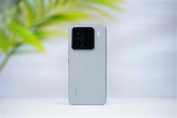 國(guó)補(bǔ)首日！京東凌晨送達(dá)手機(jī)國(guó)補(bǔ)第一單：是臺(tái)白色小米15