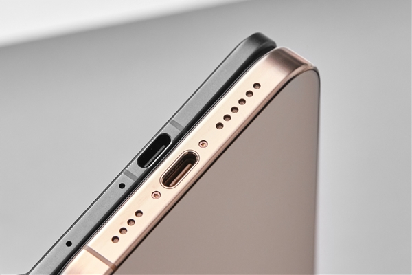 全球薄折疊屏！OPPO Find N5真機(jī)現(xiàn)身：薄到無敵