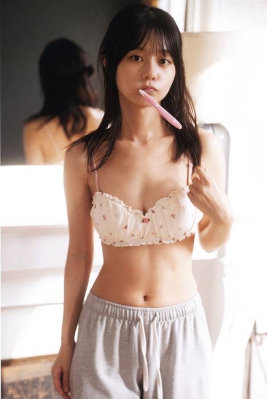 《假面騎士》最美女反派淺倉唯：改名復(fù)出拍新寫真