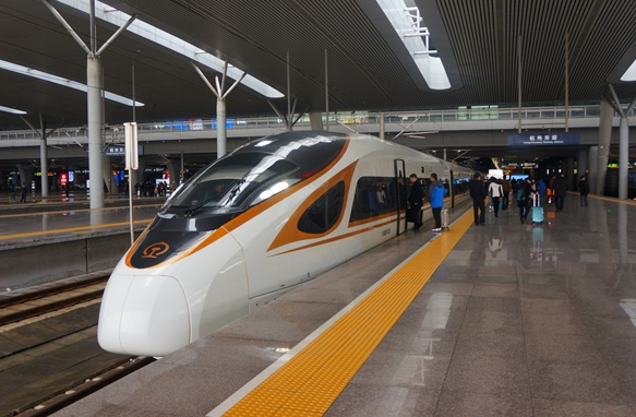 高鐵座位指示燈揭秘：通過色彩變化顯示座位售出情況