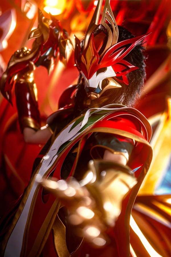 《英雄聯(lián)盟》官方分享美女Coser圖：旗袍御姐很吸睛