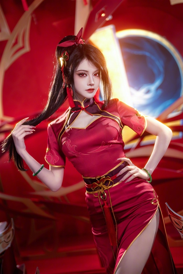 《英雄聯(lián)盟》官方分享美女Coser圖：旗袍御姐很吸睛