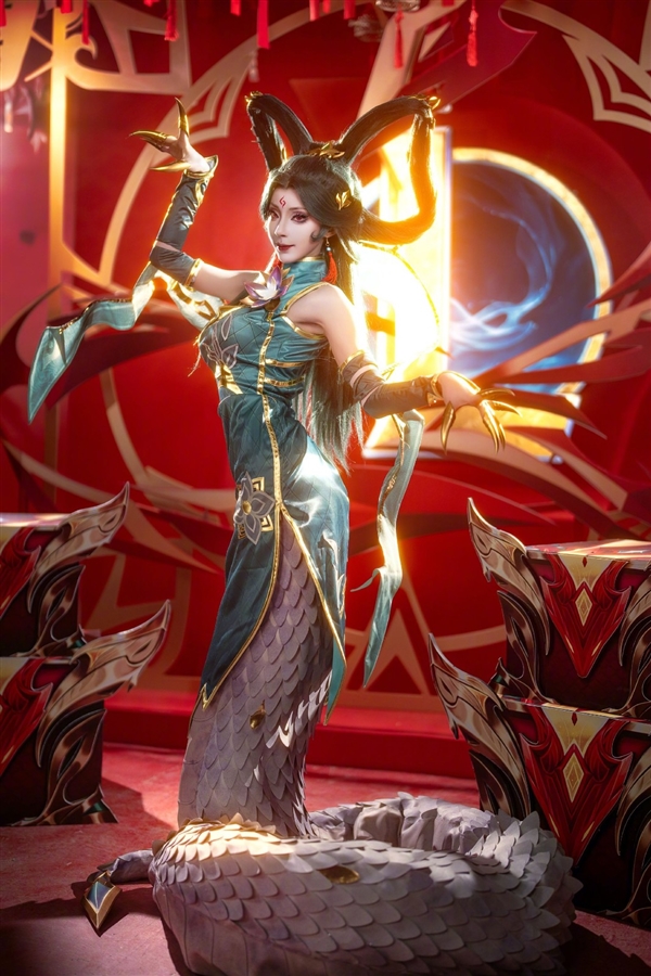 《英雄聯(lián)盟》官方分享美女Coser圖：旗袍御姐很吸睛