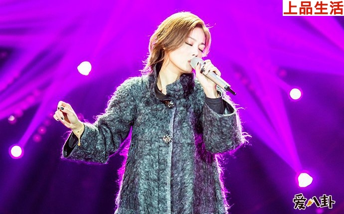 容祖兒拄拐杖會(huì)好友飯局令人心疼