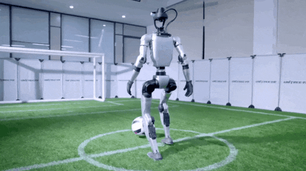 宇樹(shù)機(jī)器人讓中國(guó)足球沖入“世界杯”！網(wǎng)友：新技能可太長(zhǎng)臉了