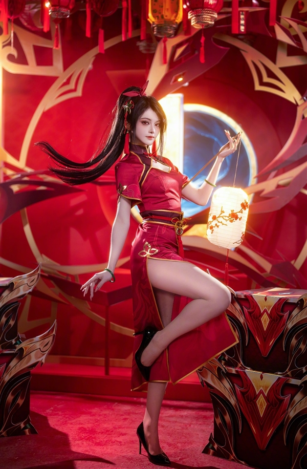 《英雄聯(lián)盟》官方分享美女Coser圖：旗袍御姐很吸睛