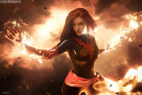 《X戰(zhàn)警》鳳凰女Cos美圖欣賞：穿膠完美展示好身材