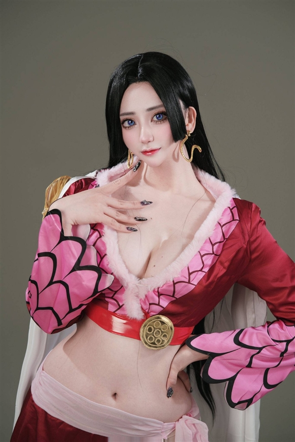 韓國(guó)美女Cos《海賊王》女帝圖賞 完美身材