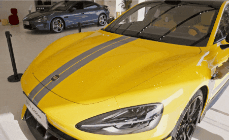 看完小米SU7 Ultra的實(shí)車(chē)：我覺(jué)得賣(mài)80萬(wàn)真不算貴