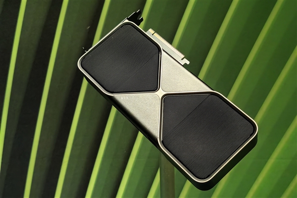 崩了！RTX 5090、5080剛上市就翻車：用戶反饋黑屏、變磚、系統(tǒng)無法識別等