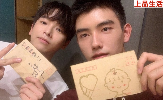 彭昱暢陳飛宇合照