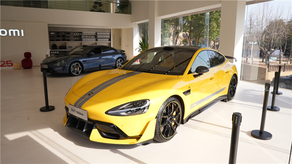 看完小米SU7 Ultra的實(shí)車(chē)：我覺(jué)得賣(mài)80萬(wàn)真不算貴