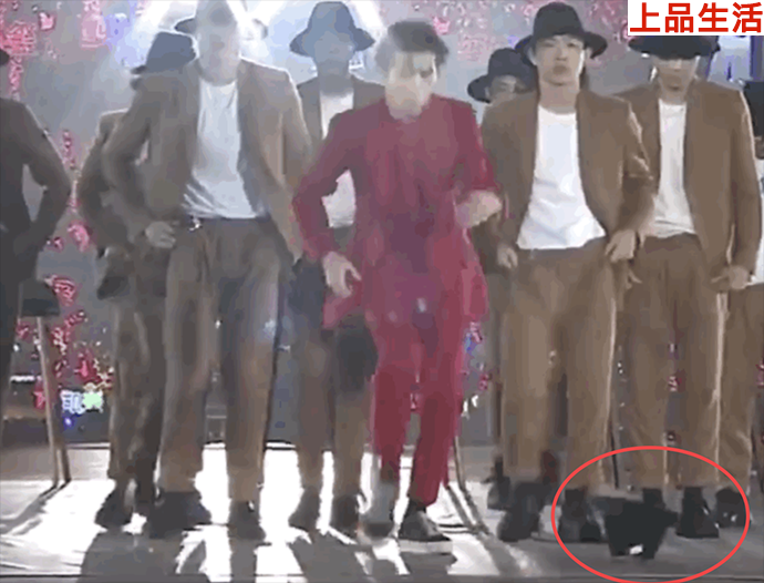 易烊千璽在舞臺上面的應(yīng)變能力