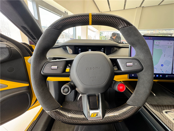 看完小米SU7 Ultra的實(shí)車(chē)：我覺(jué)得賣(mài)80萬(wàn)真不算貴