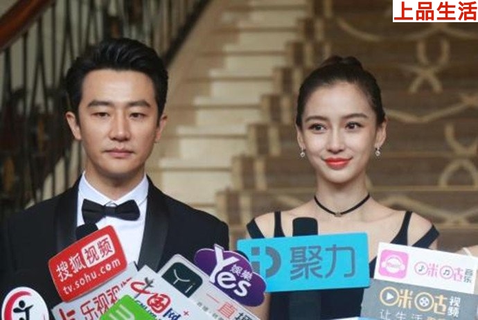 楊穎與黃軒接受采訪照