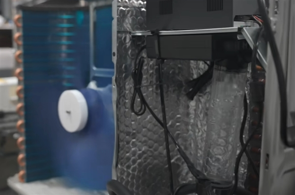 美女博主爆改家用空調外機給電腦降溫：散熱無敵了 RTX 5090絕配！