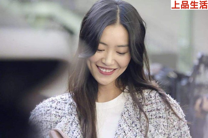 劉雯解約后現(xiàn)身，面臨高額賠償金是否是真