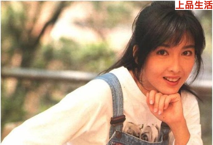 香港娛樂圈公認(rèn)的清純女神周慧敏