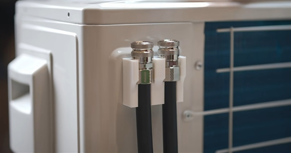 美女博主爆改家用空調外機給電腦降溫：散熱無敵了 RTX 5090絕配！