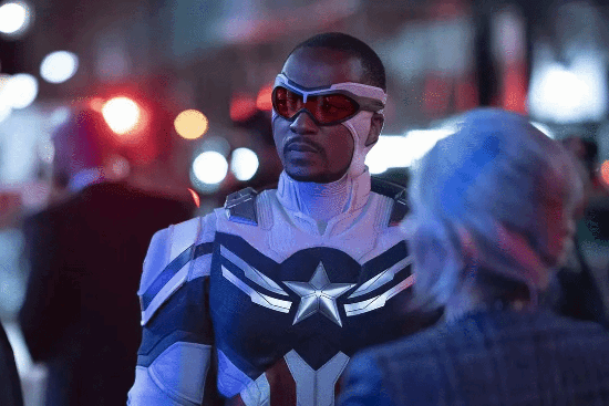 黑人美隊(duì)演員很討厭舊戰(zhàn)衣頭罩：那是個(gè)噩夢(mèng)！