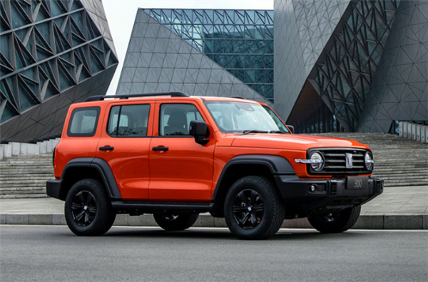 國(guó)產(chǎn)硬派越野扛把子！新款坦克300內(nèi)飾曝光：懸浮大屏、懷擋上車(chē)