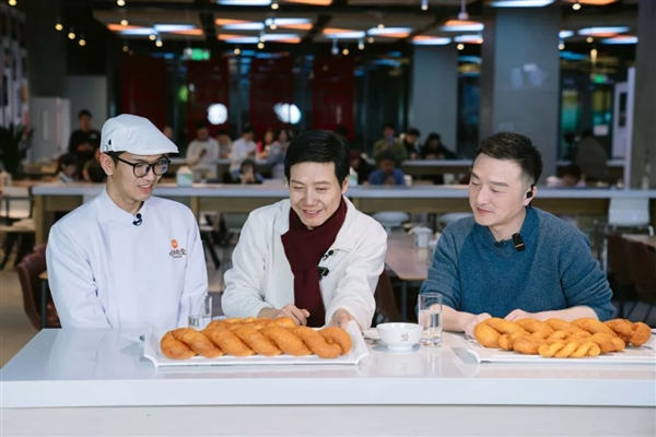 雷軍談DeepSeek：非常欽佩他們 學(xué)會用AI工具會大幅度提高工作效率