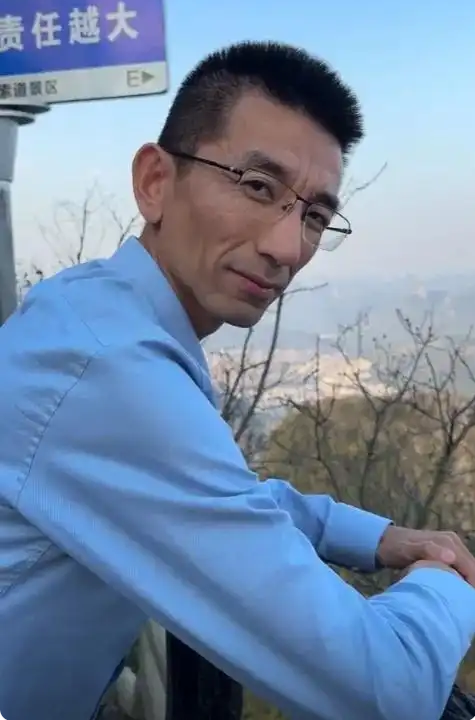 東方甄選起波瀾！主播商務(wù)被東方小孫拒絕后 該主播又睡過(guò)斷播